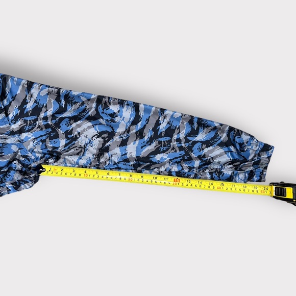 Under Armour Fitted Blue Camo Print
Pullover - Picture 6 of 6